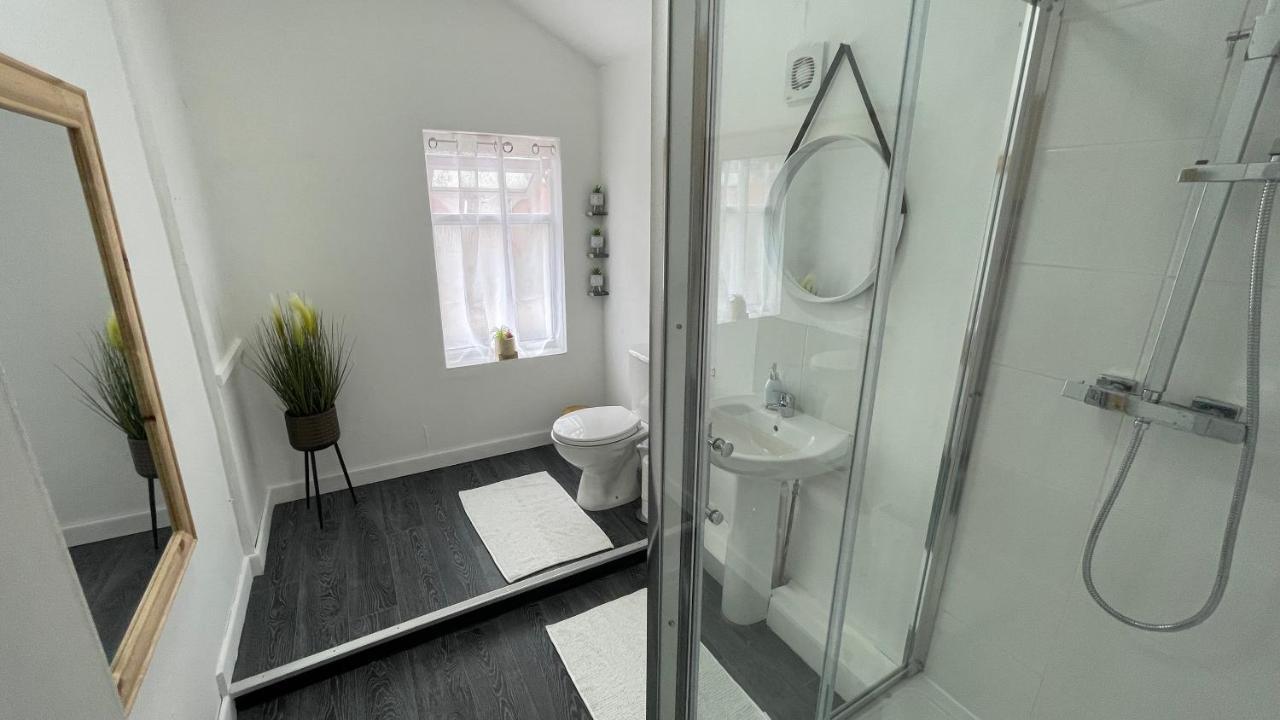 Spacious 6 Bed Home Near City & Albion Stadium Perfect For Contractors! Birmingam Exterior foto
